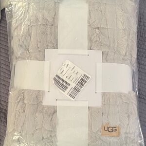 UGG Luxurious Grey Plush Throw Blanket